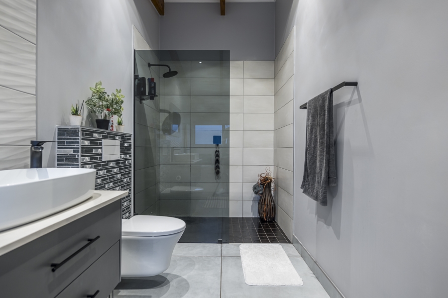5 Bedroom Property for Sale in Island View Western Cape